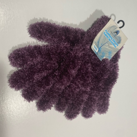โผ๏ธLAST CHANCE ๐2/$20 NWT New True North Lilac Purple Fuzzy Soft Gloves - Picture 2 of 7